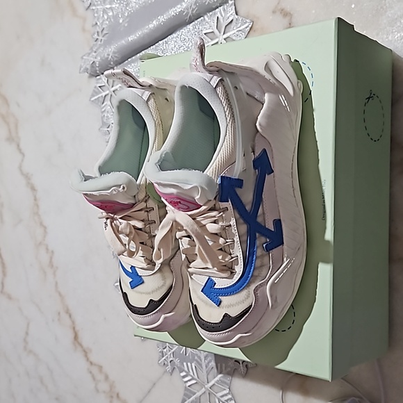 Off-white sneakers - Picture 4 of 4